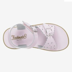 Baby footmate pink sandals.